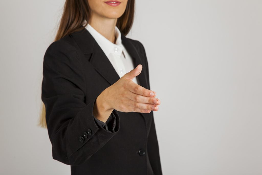 cach gioi thieu ban than bang tieng anh 1024x683 1